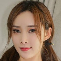 周妍希