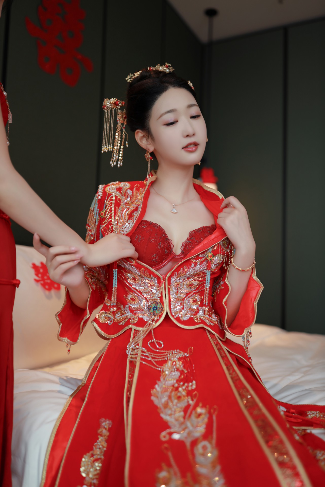 内购无水印 [XIUREN秀人网] NO.8972 唐安琪国风新娘+花絮视频 [93P+1V-1295MB]